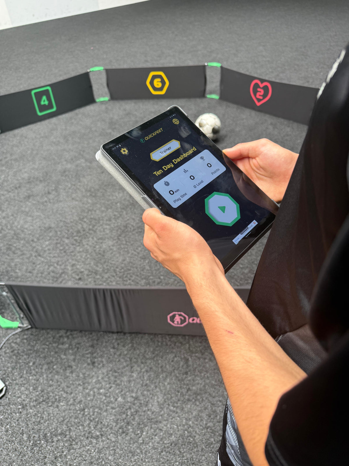 QUICKFEET Play - gratis app met 10 games - Footballgadgets.shop
