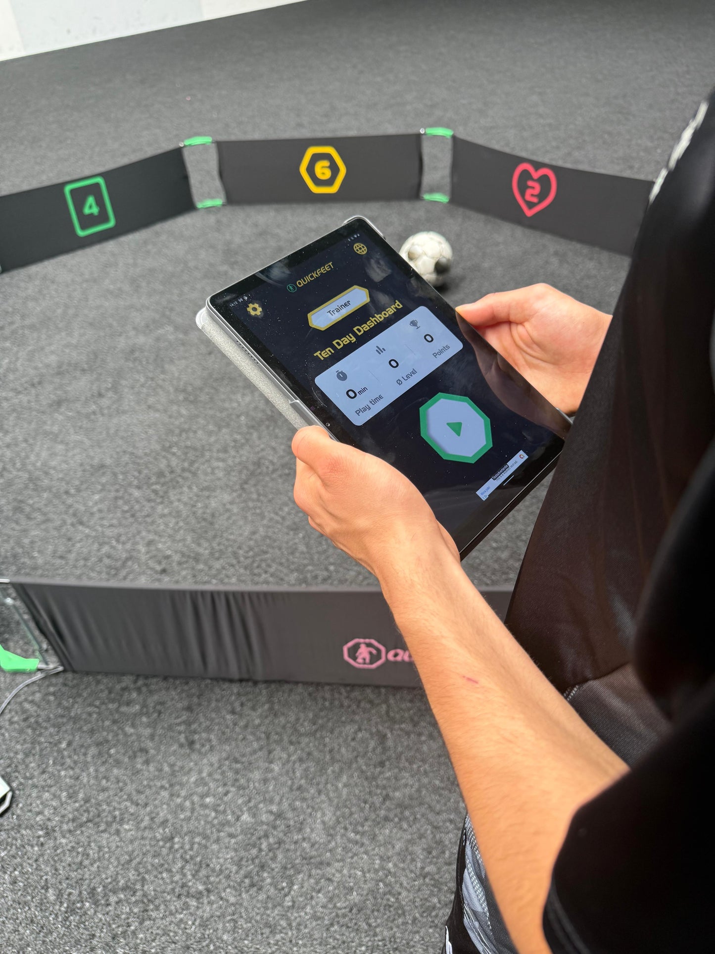 QUICKFEET Play - gratis app met 10 games - Footballgadgets.shop