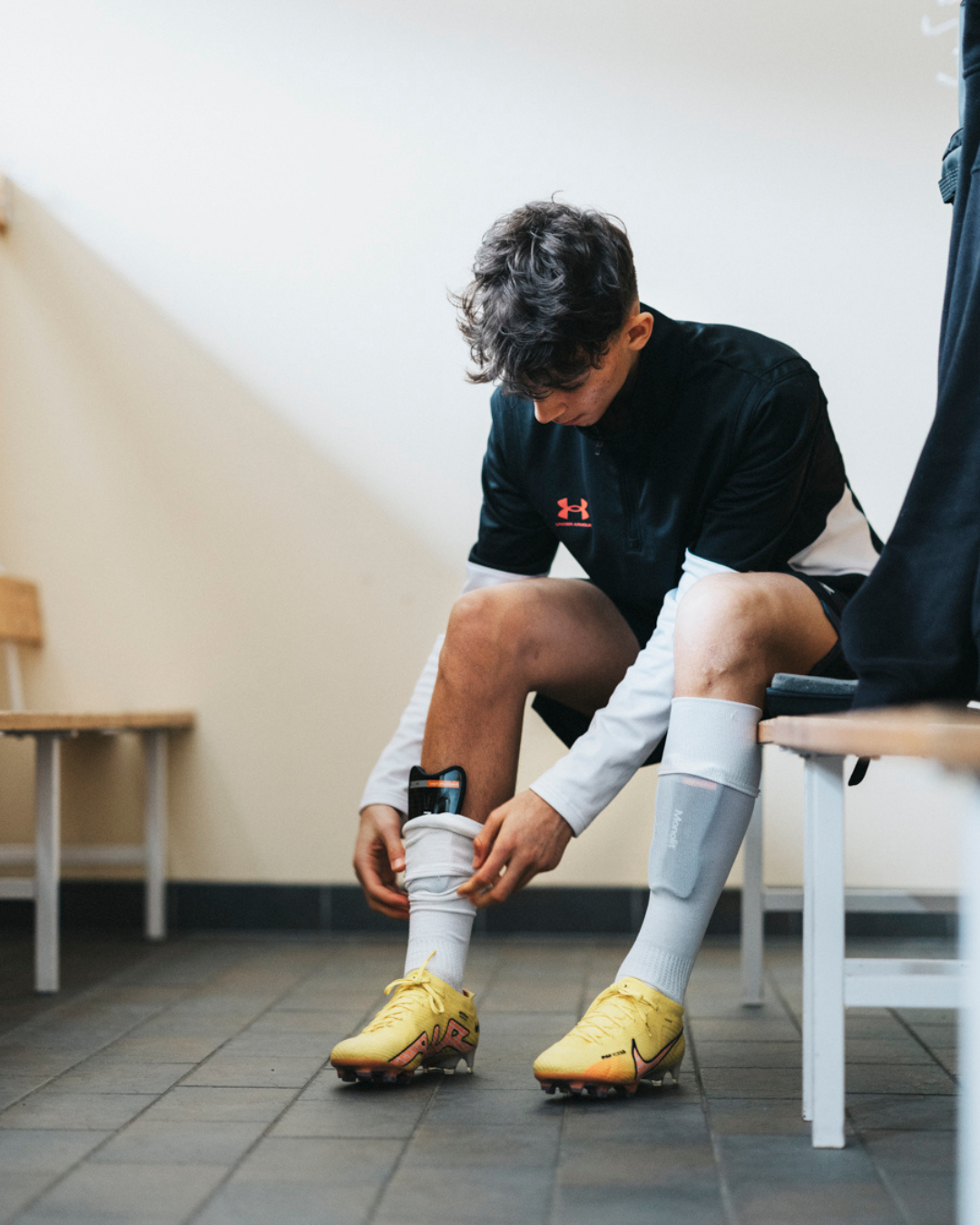 Monolit Shin Guards - Footballgadgets.shop