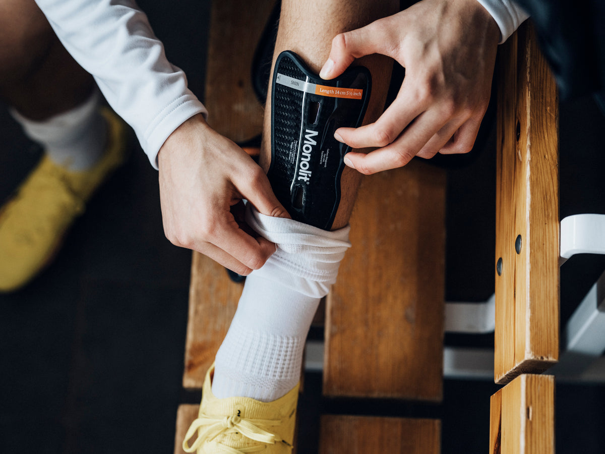 Monolit scheenbeschermers - in carbon fiber