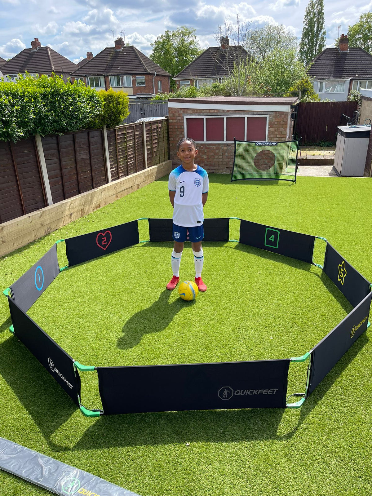 QUICKFEET Play - gratis app met 10 games - Footballgadgets.shop